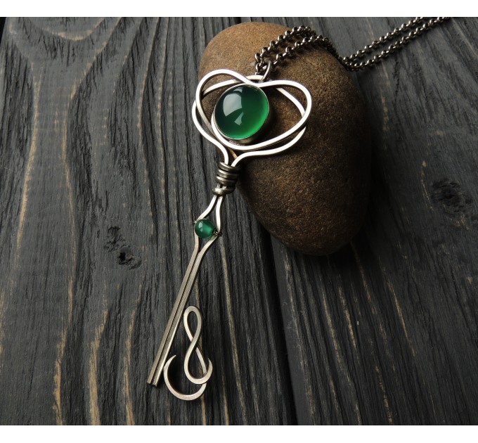Green chalcedony pendant